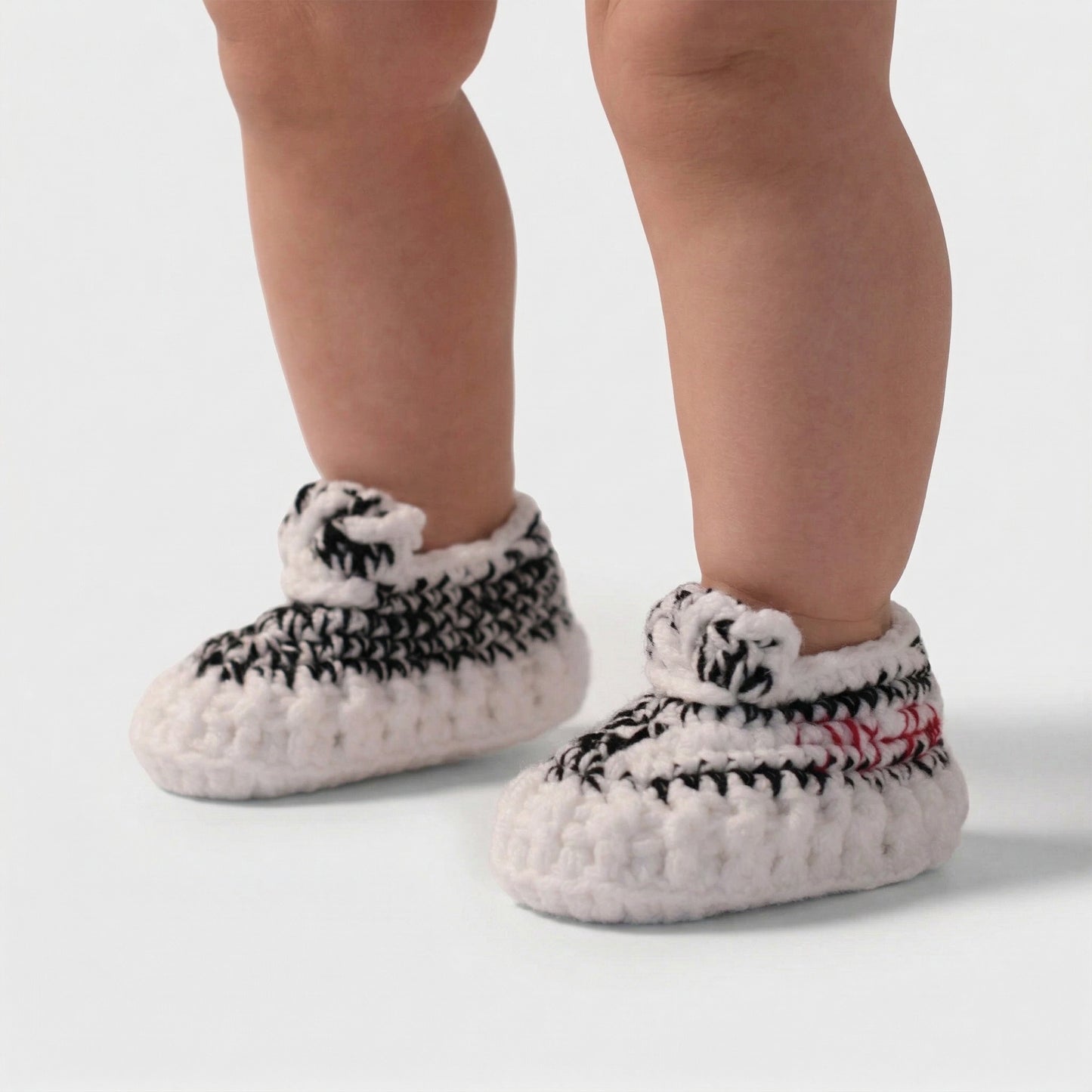 Gehaakte babyslofjes SoftStart met zwarte strepen voor baby